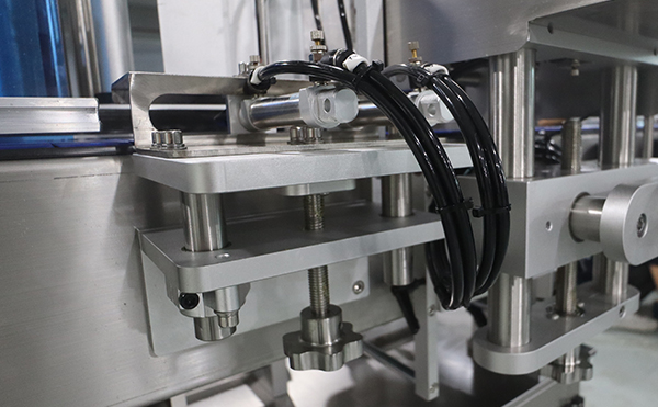 吹貼貼標(biāo)機(jī),滾貼貼標(biāo)機(jī),貼標(biāo)機(jī)廠家，高臻智能